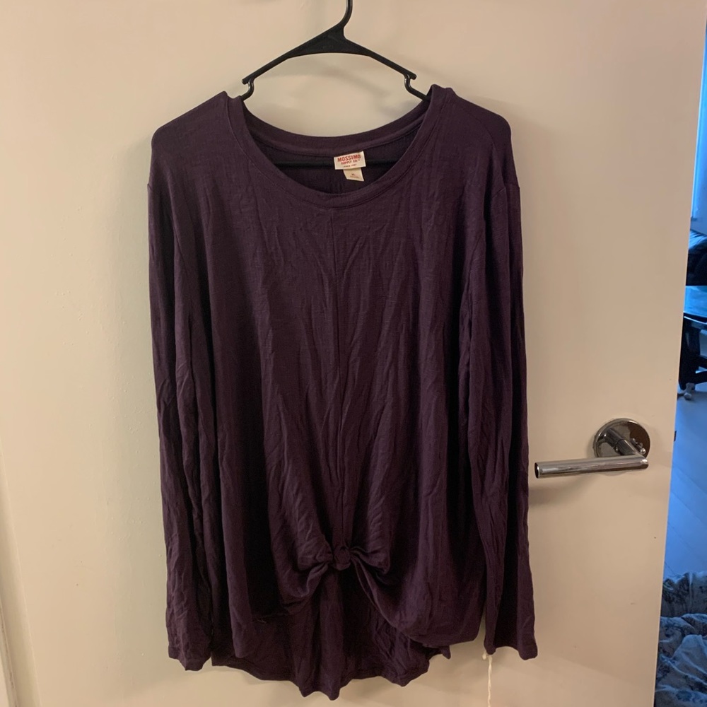 Long sleeve shirt with stylish knot on bottom